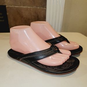 OLUKAI Haiku Leather Flip Flop Style Embroidered Logo Beach Vacation Sandals 8